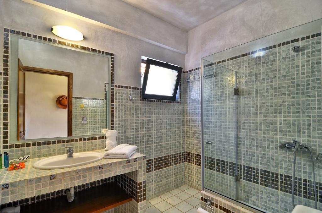Niriides Luxury Apartments Sívota Pokoj fotografie